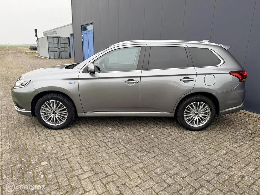 Mitsubishi Outlander 2.4 PHEV Pure+ uit 2021, foto 2