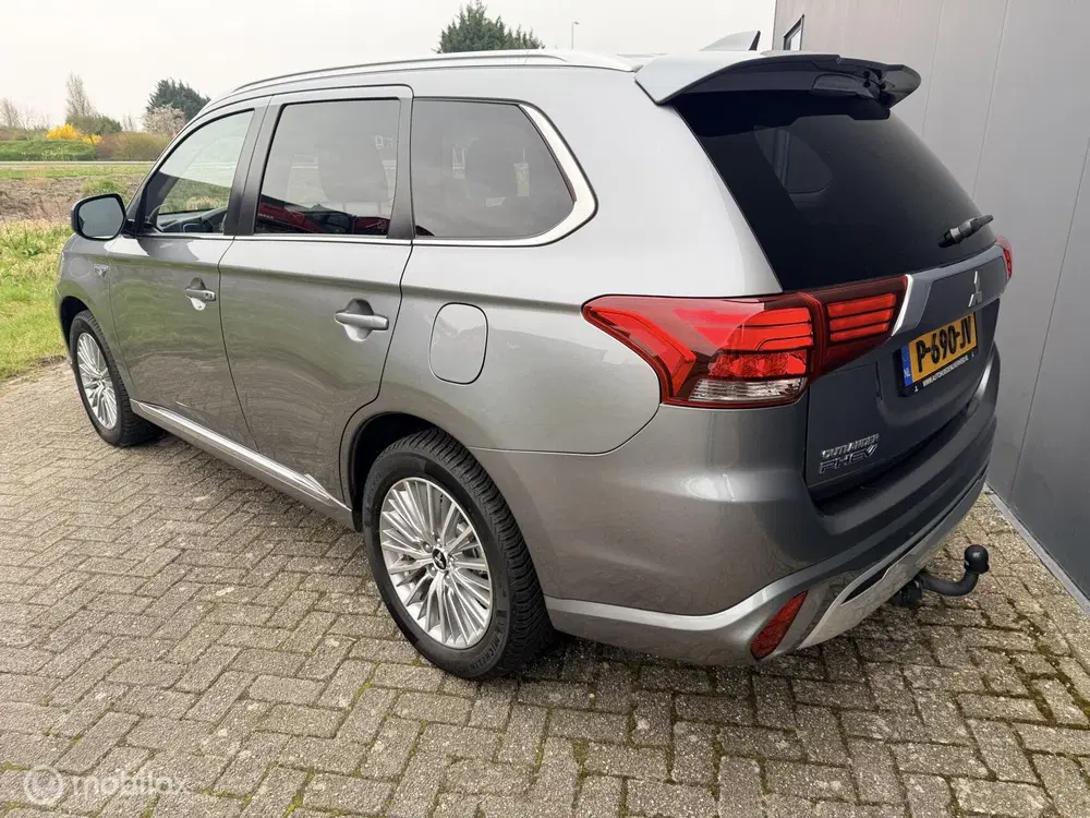 Mitsubishi Outlander 2.4 PHEV Pure+ uit 2021, foto 3