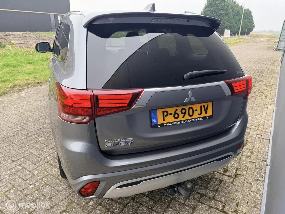 Mitsubishi Outlander 2.4 PHEV Pure+ uit 2021, foto 4