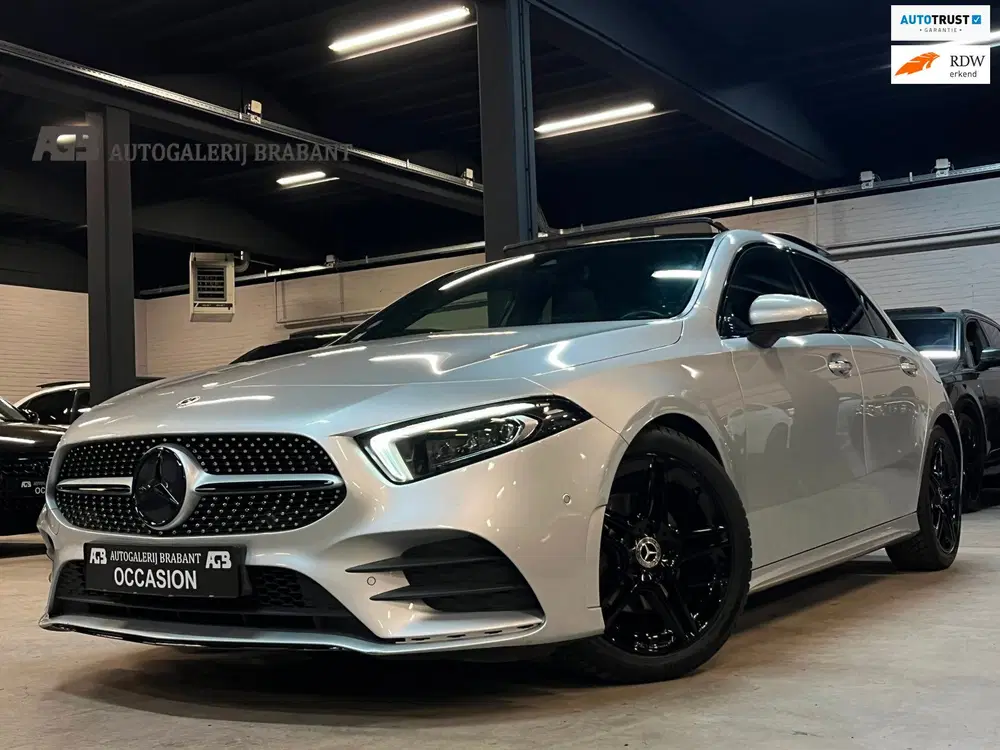 Mercedes-Benz A-Klasse 200 Launch Edition AMG Line #Pano uit 2020