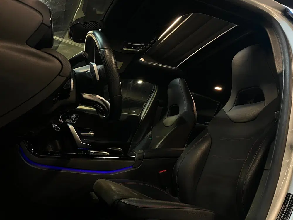 Mercedes-Benz A-Klasse 200 Launch Edition AMG Line #Pano uit 2020, foto 10