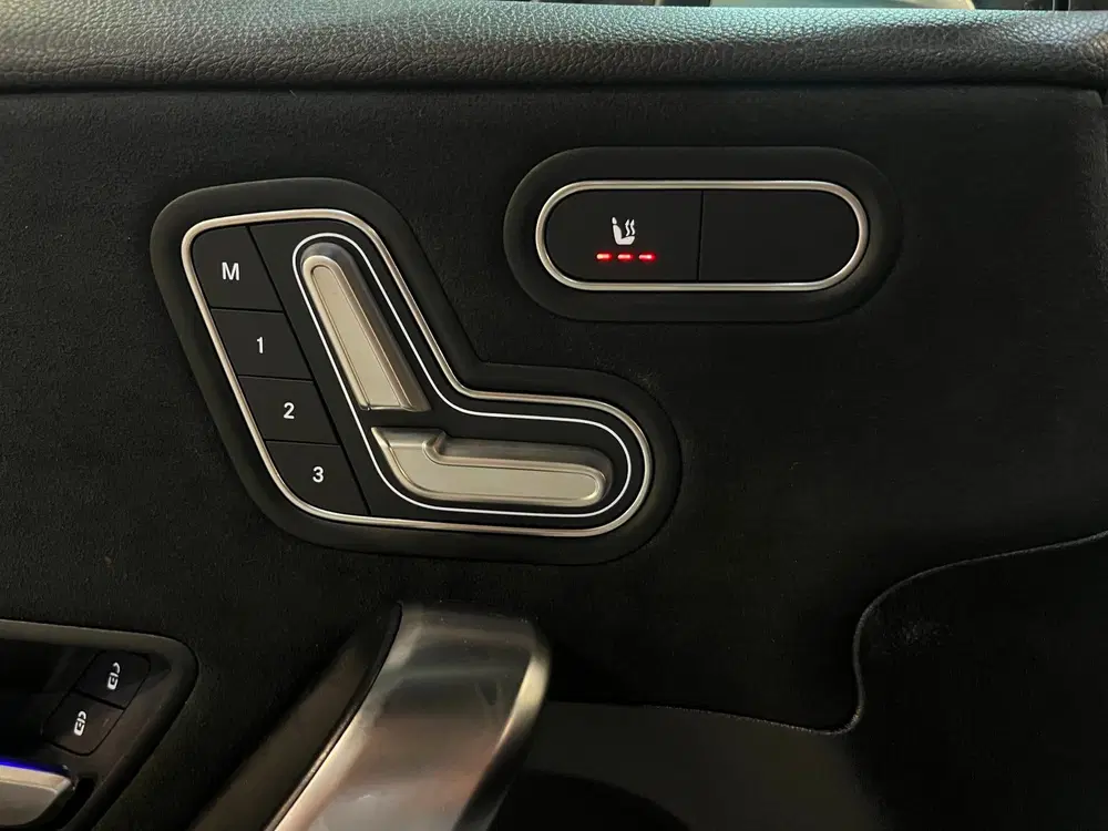Mercedes-Benz A-Klasse 200 Launch Edition AMG Line #Pano uit 2020, foto 12