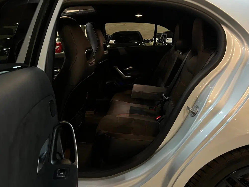 Mercedes-Benz A-Klasse 200 Launch Edition AMG Line #Pano uit 2020, foto 14