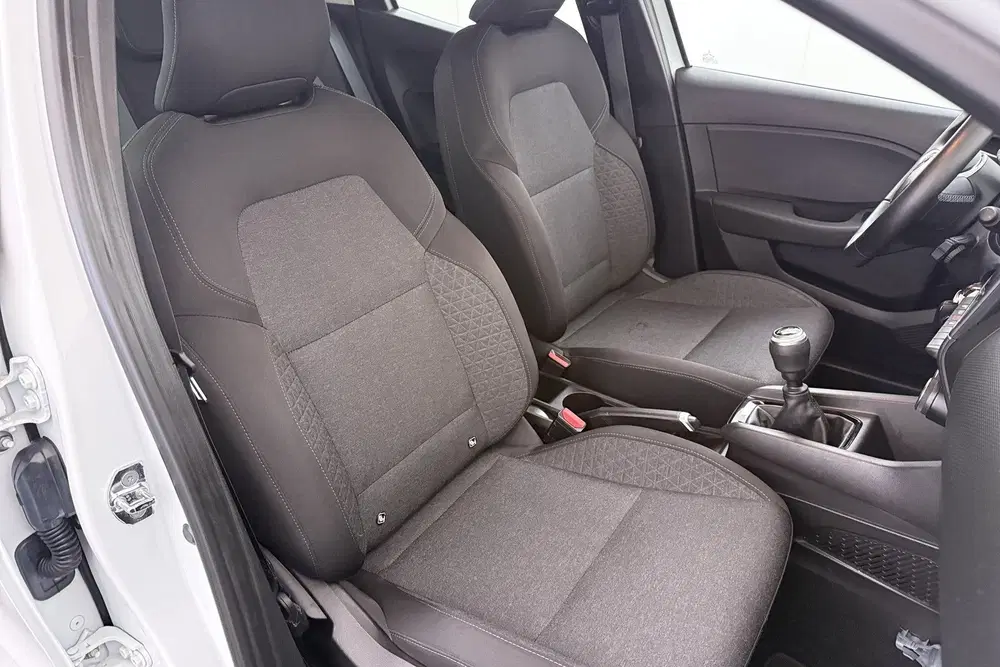 Renault Clio 1.0 92 PK TCe Business Zen Trekhaak Camera uit 2022, foto 15