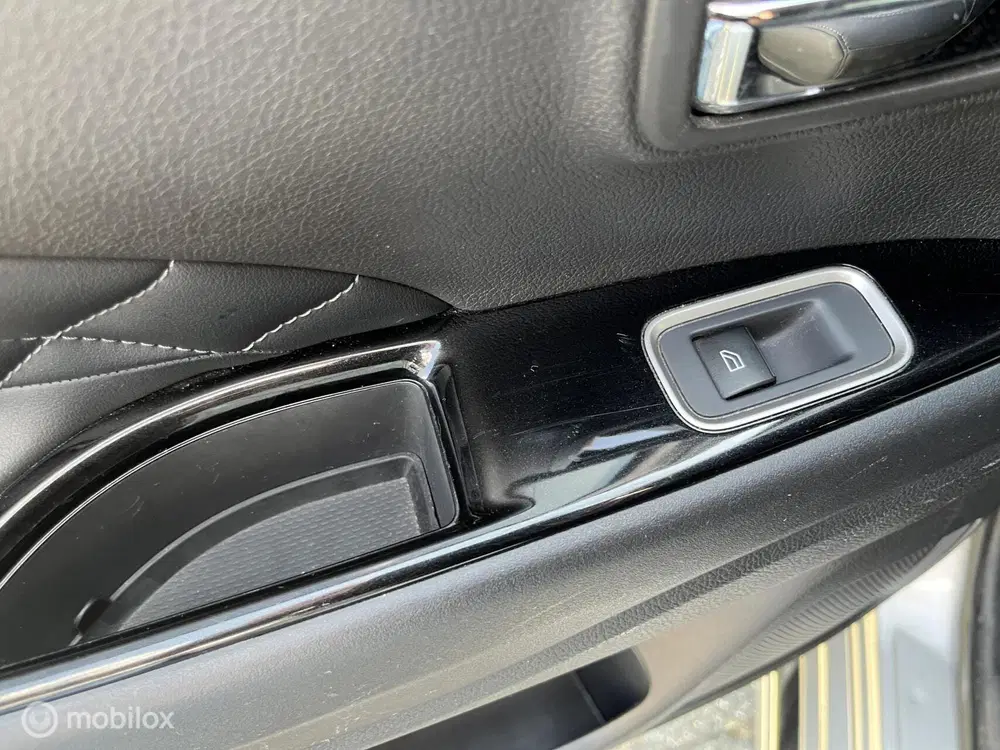 Mitsubishi Outlander 2.4 PHEV Instyle uit 2019, foto 11