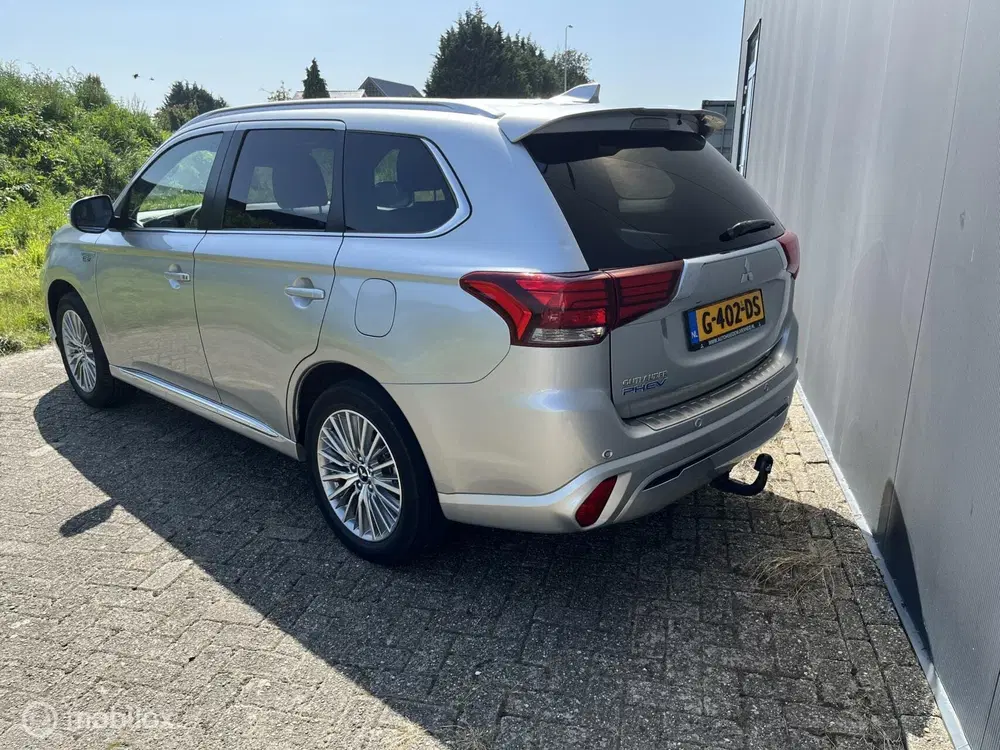 Mitsubishi Outlander 2.4 PHEV Instyle uit 2019, foto 3