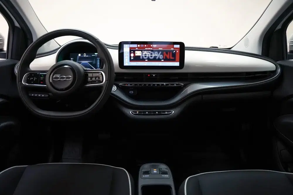 Fiat 500e Passion 42 kWh 3-Fase [ Navi Apple uit 2023, foto 4