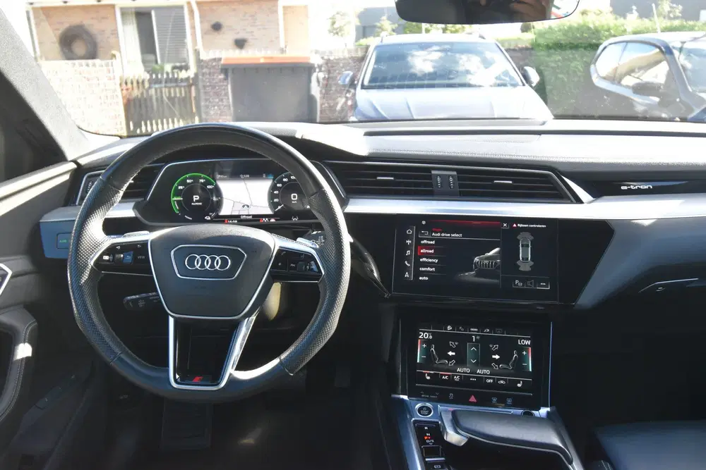 Audi e-tron 55 quattro S edition 95 kWh uit 2022, foto 3