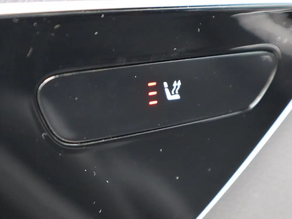 Mercedes-Benz C-Klasse 300 e AMG Line l Stoelverwarming l Ac uit 2023, foto 13
