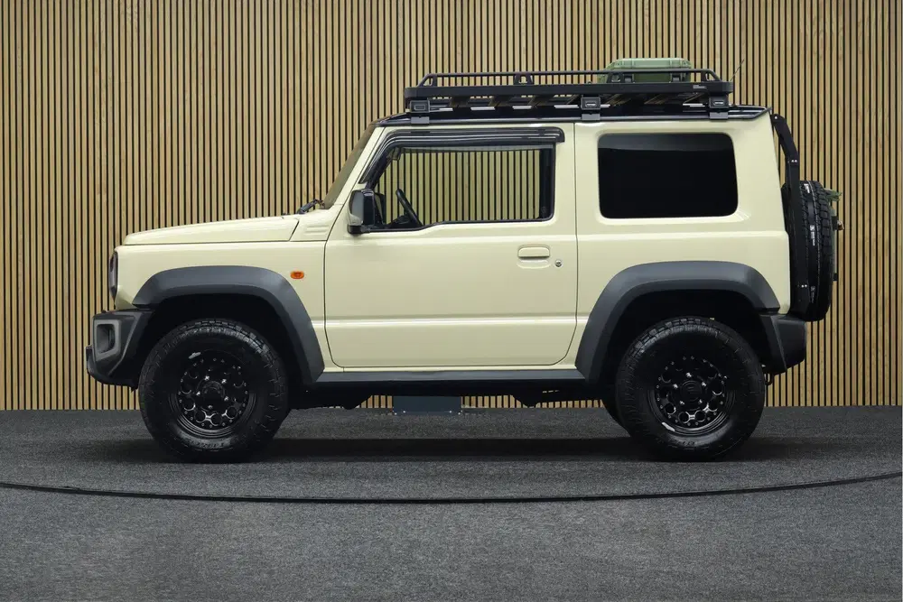 Suzuki Jimny 1.5 Stijl uit 2019, foto 2