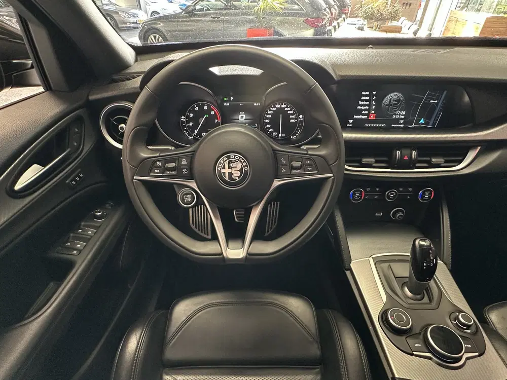 Alfa Romeo Stelvio 2.0 T AWD B-TECH AUTOMAAT ZWART LEDER NAV uit 2019, foto 12