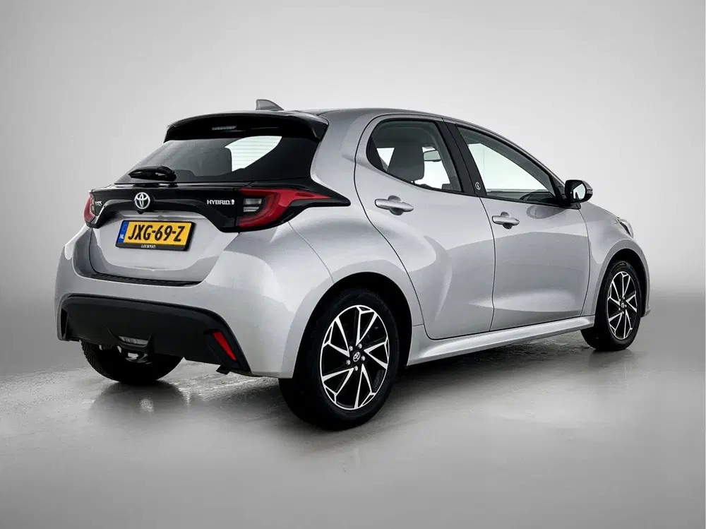 Toyota Yaris 1.5 Hybrid Dynamic uit 2023, foto 2