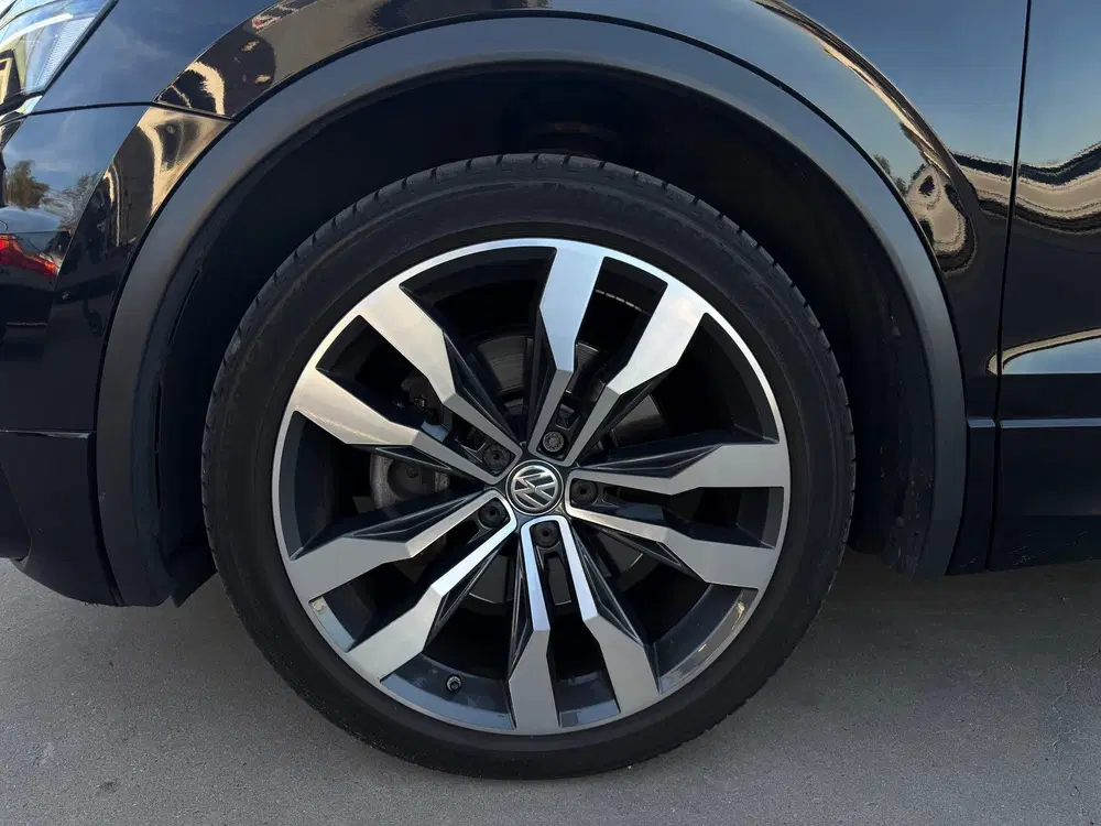 Volkswagen Tiguan 2.0 TSI 4Motion 3X R-Line Pano Trekhaak uit 2019, foto 3