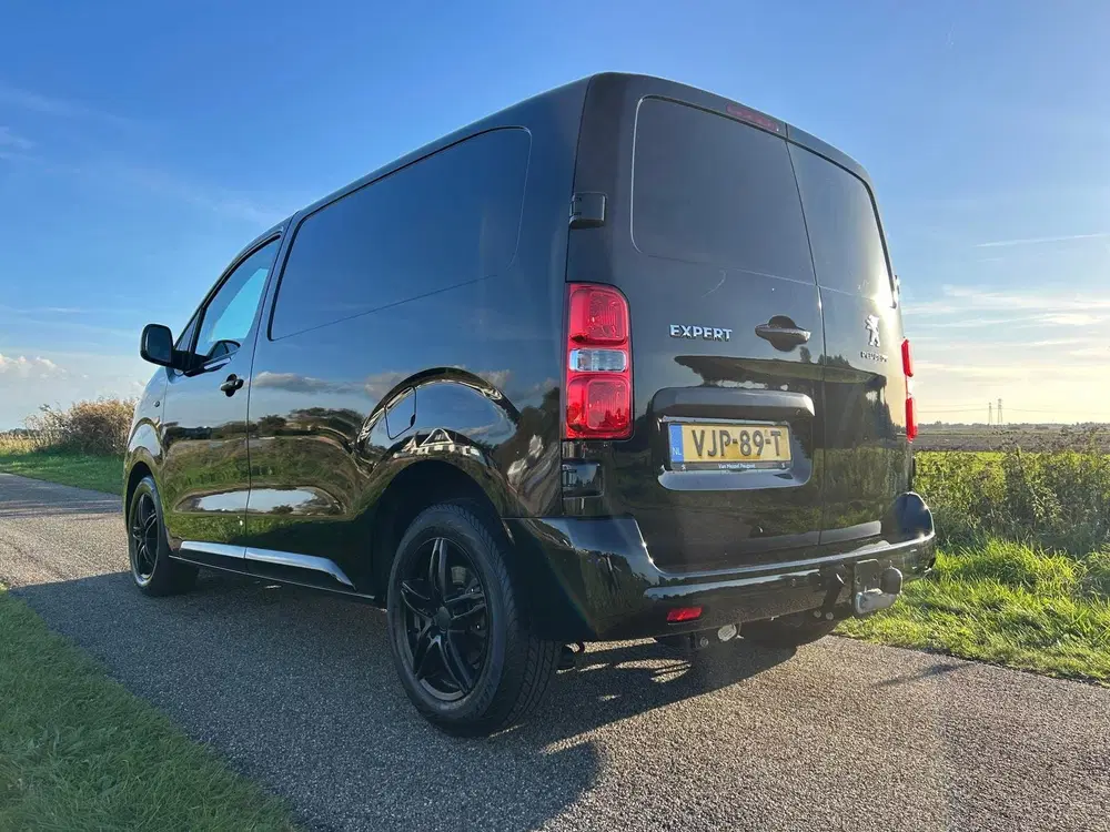 Peugeot Expert 2.0 BlueHDI 120 Compact Premium uit 2021, foto 13