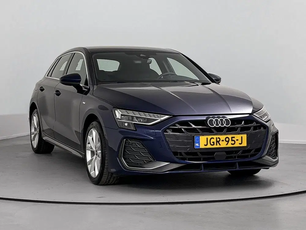 Audi A3 40 TFSI e S edition 204 PK uit 2025, foto 2