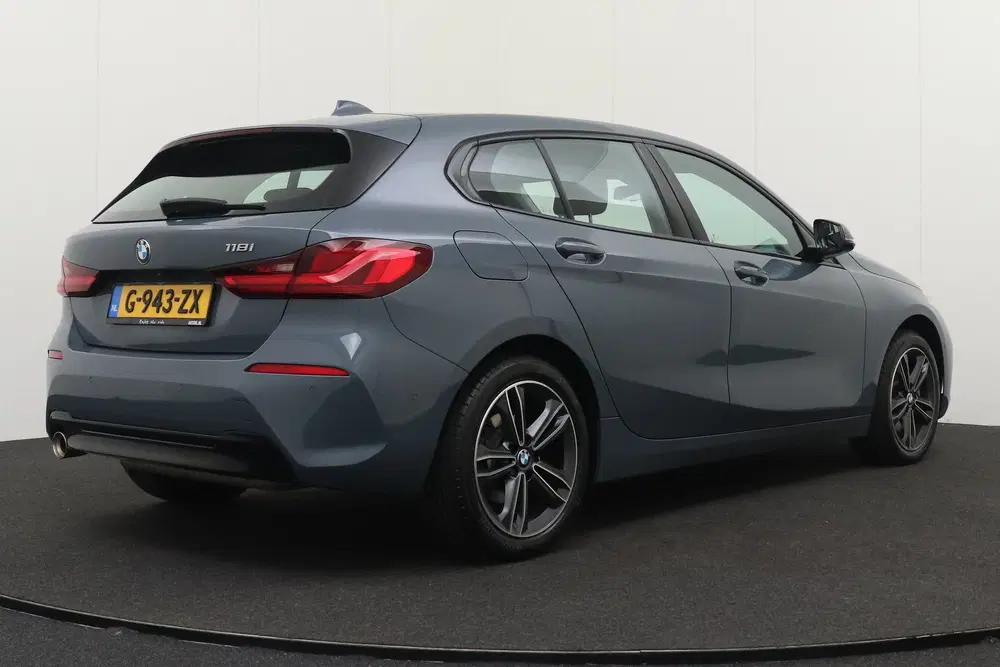 BMW 1-serie 118i Aut. 141 PK Sport Line Adapt. Cruise uit 2020, foto 2