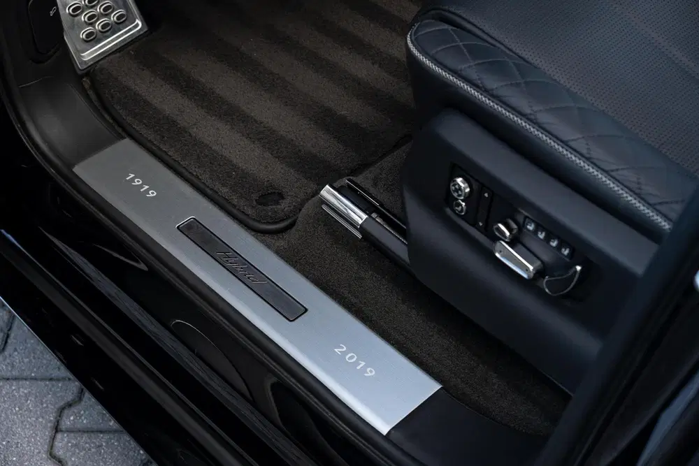 Bentley Bentayga Hybrid Centenary Edition uit 2020, foto 10