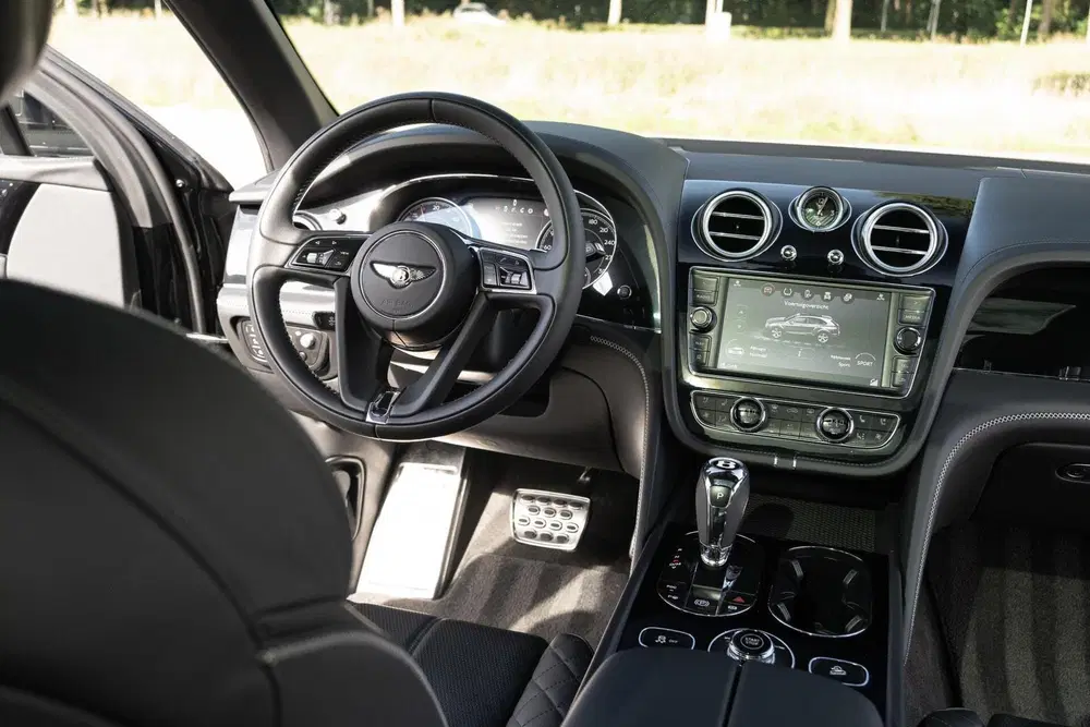 Bentley Bentayga Hybrid Centenary Edition uit 2020, foto 13