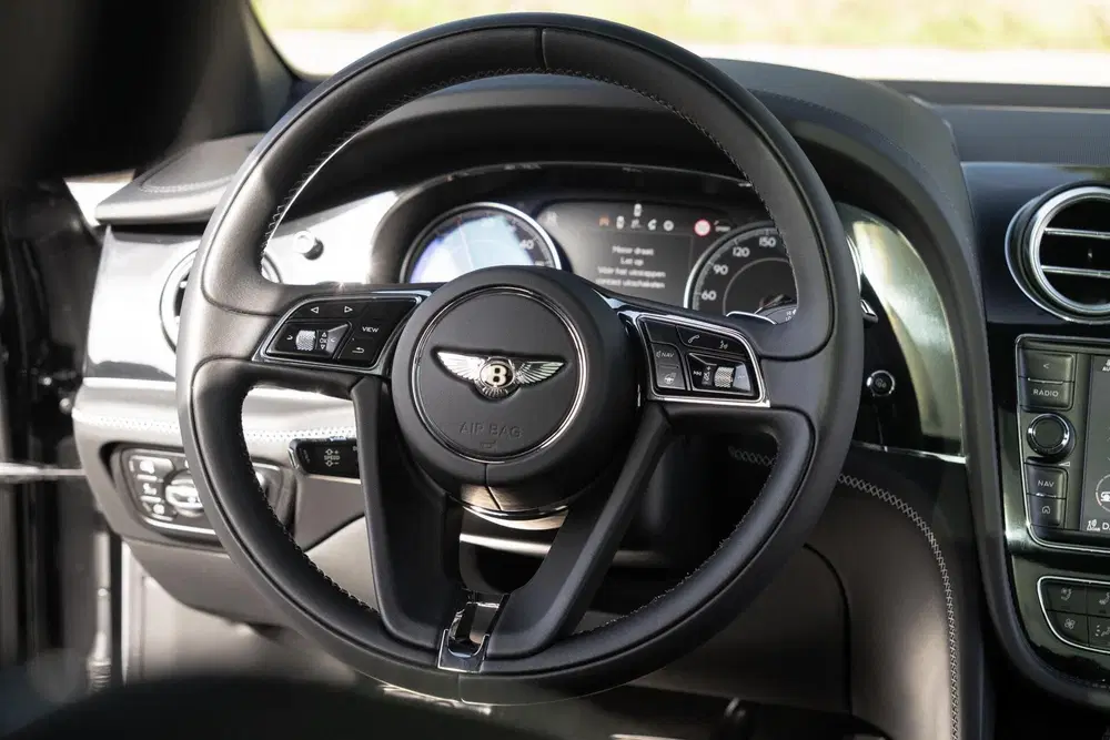 Bentley Bentayga Hybrid Centenary Edition uit 2020, foto 14