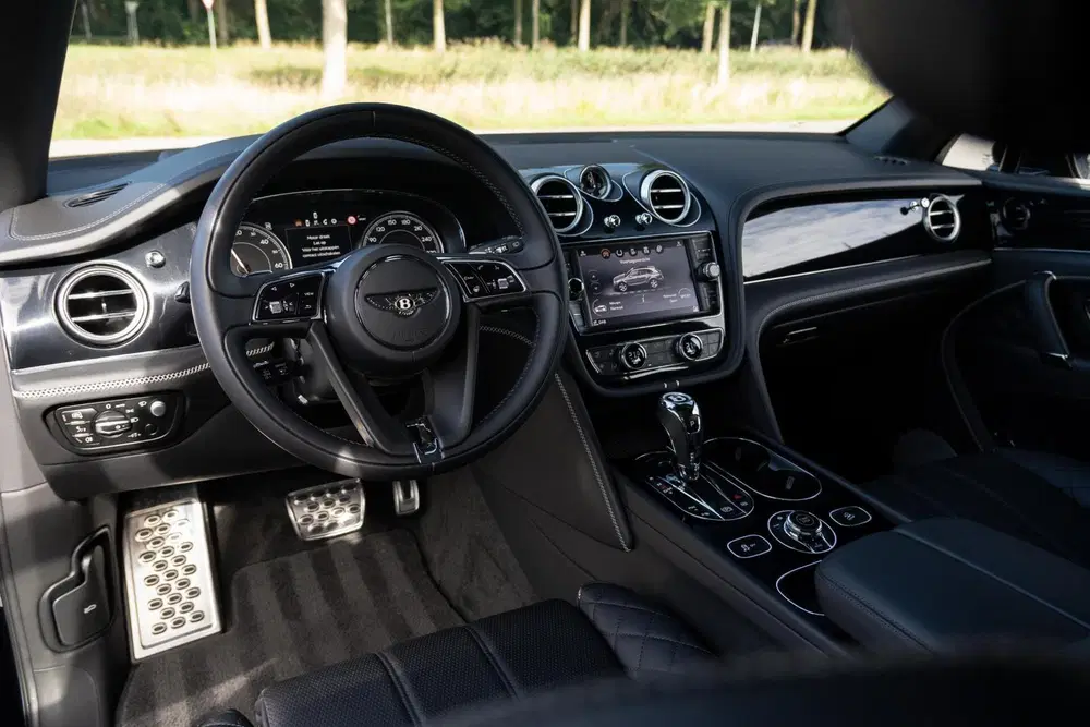 Bentley Bentayga Hybrid Centenary Edition uit 2020, foto 5