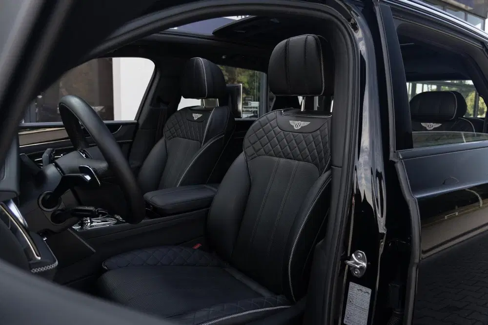 Bentley Bentayga Hybrid Centenary Edition uit 2020, foto 6