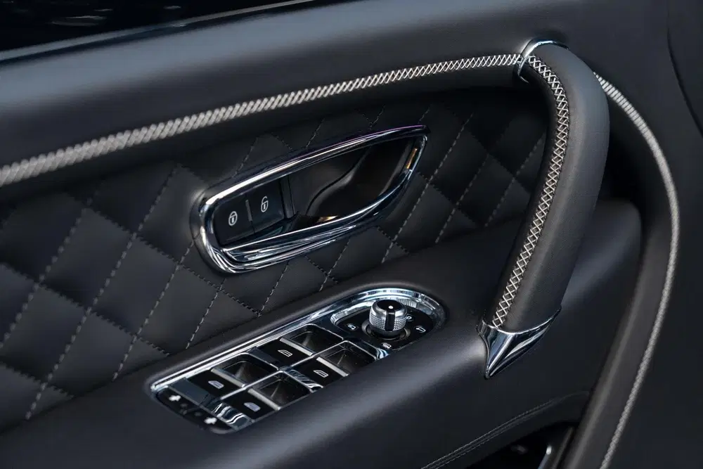 Bentley Bentayga Hybrid Centenary Edition uit 2020, foto 8