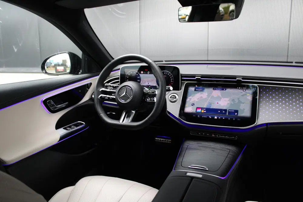 Mercedes-Benz E-Klasse 300e AMG Line uit 2025, foto 3