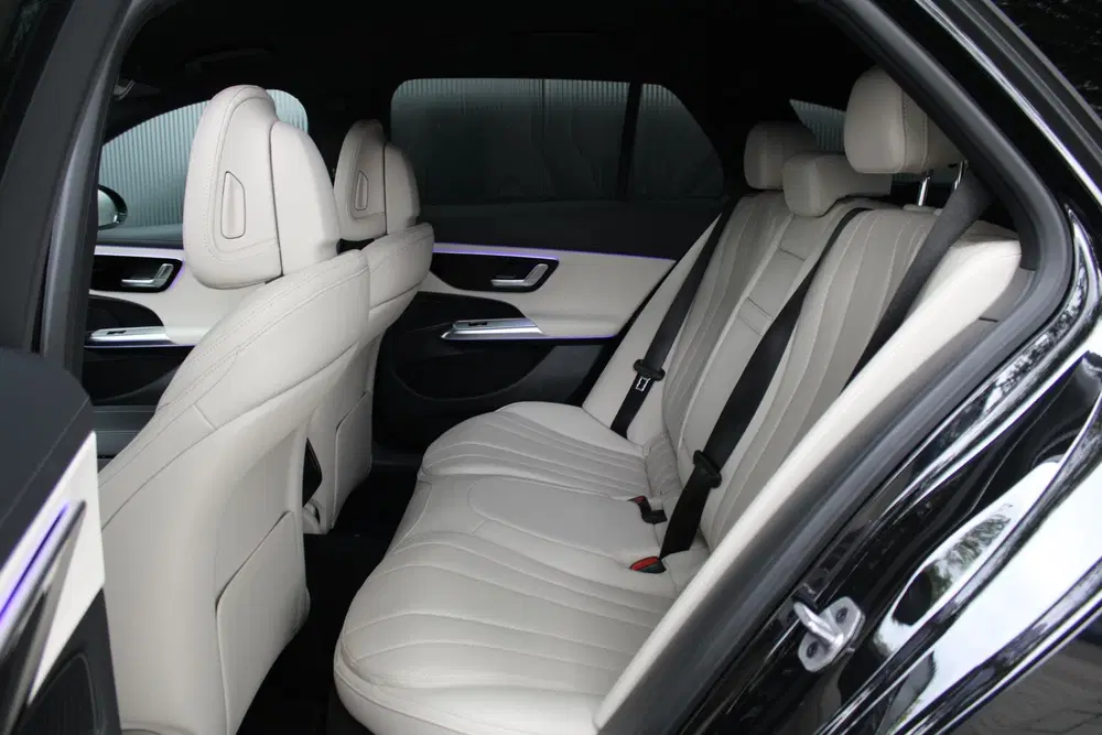 Mercedes-Benz E-Klasse 300e AMG Line uit 2025, foto 6
