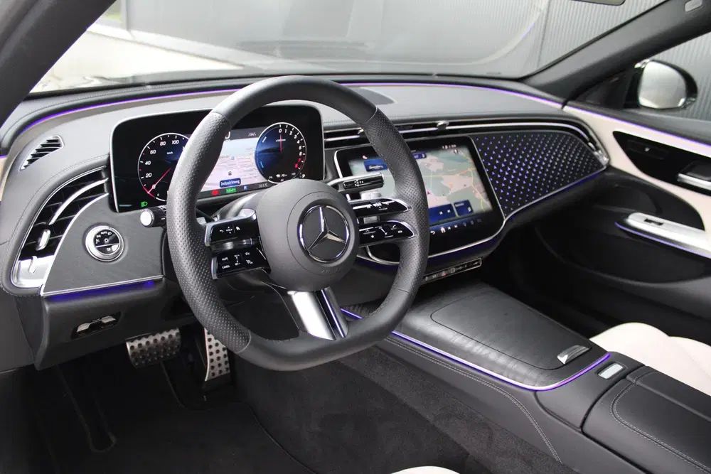 Mercedes-Benz E-Klasse 300e AMG Line uit 2025, foto 7