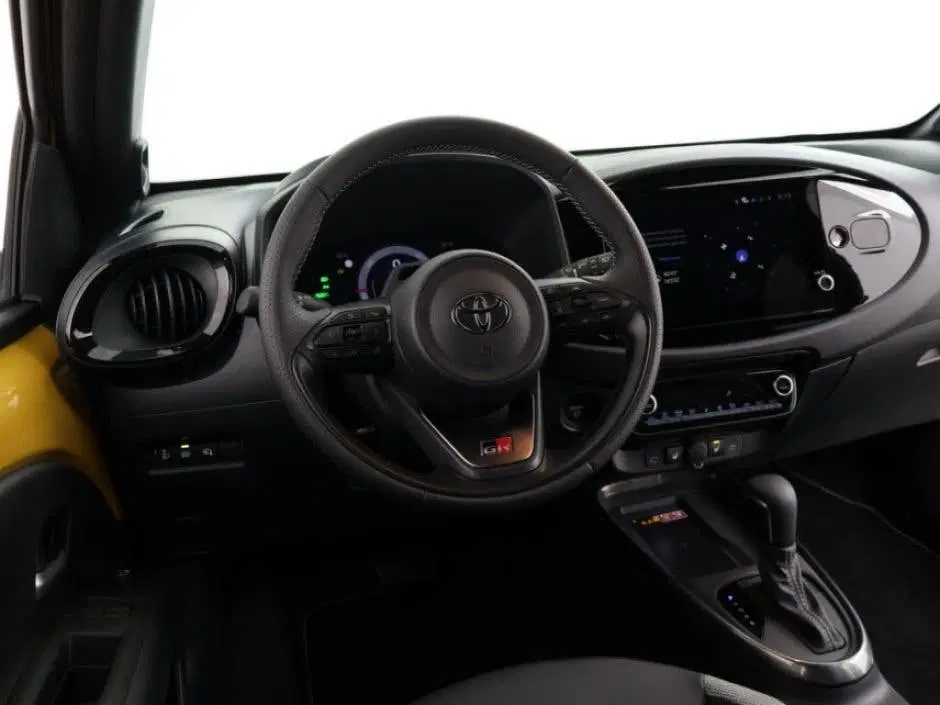 Toyota Aygo X Hybrid 115 GR Sport uit 2025, foto 2