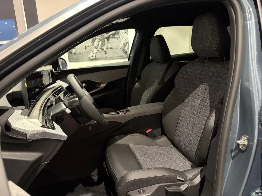 Peugeot 5008 1.6 Plug-in Hybrid 195 Allure 7p Automaat uit 2026, foto 13
