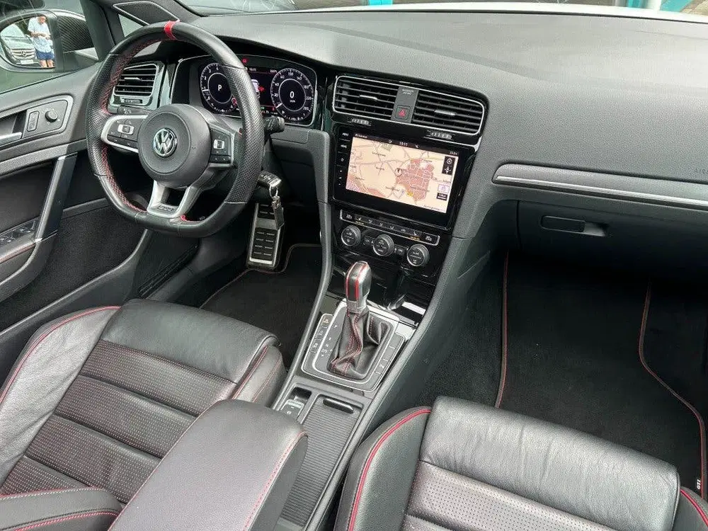 Volkswagen Golf GTI TCR 290pk Virtual uit 2019, foto 9