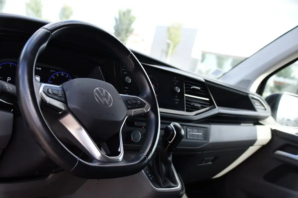 Volkswagen Transporter 2.0 TDI L1H1 30 Bulli Virtual uit 2021, foto 2