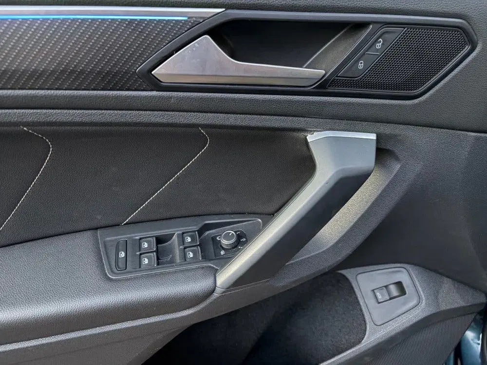 Volkswagen Tiguan 1.5 TSI R-line PANO IQLIGHT HUD KEYLESS 36 uit 2020, foto 15