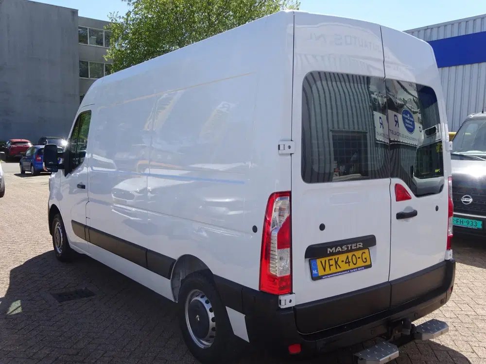 Renault Master T35 2.3 dCi 135 PK L2H2 GROOT NAVI AIRCO T uit 2020, foto 3