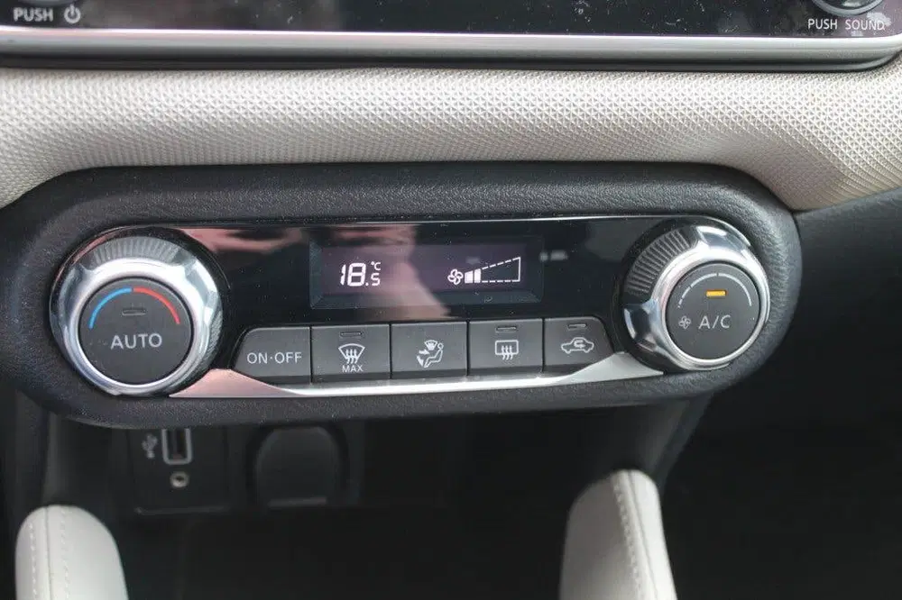 Nissan Micra 1.0 IG-T N-Connecta uit 2019, foto 9