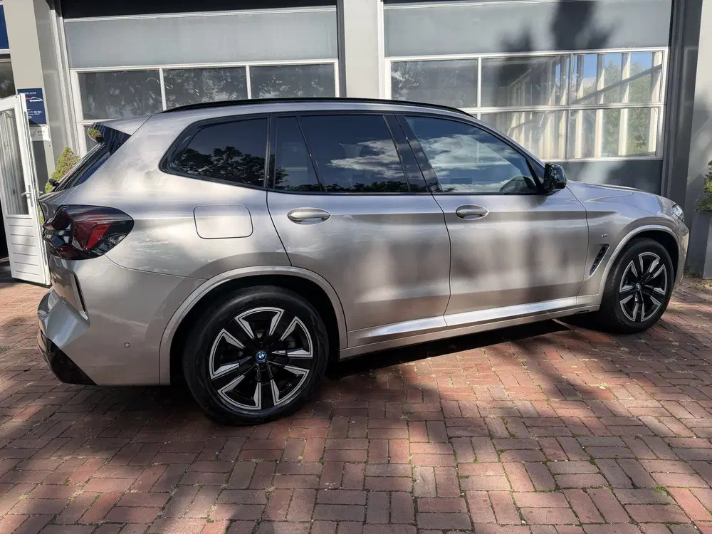 BMW iX3 Executive 80 kWh soh 95 M-Sport uit 2022, foto 2