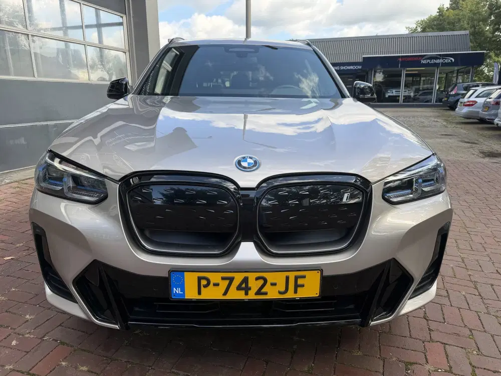 BMW iX3 Executive 80 kWh soh 95 M-Sport uit 2022, foto 3
