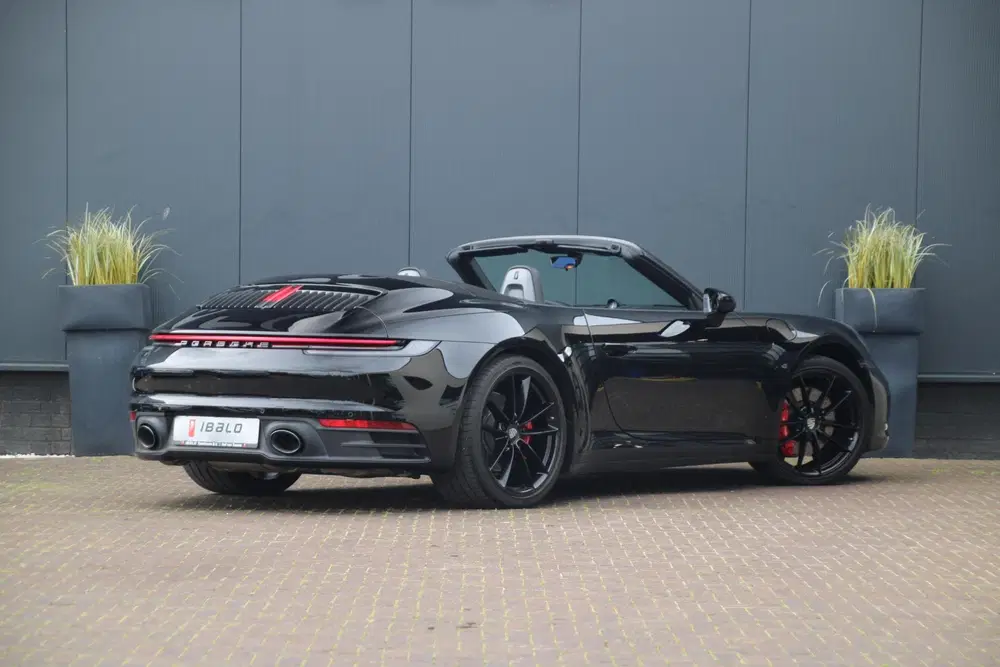 Porsche 911 Carrera S Cabrio (992) 450pk uit 2021, foto 3