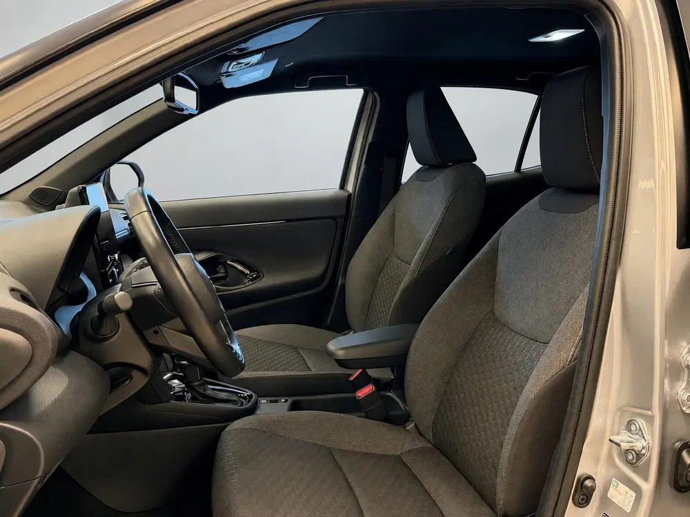 Toyota Yaris Cross 1.5 HYBRID DYNAMIC BITONE SILVERLINE GARA uit 2025, foto 13