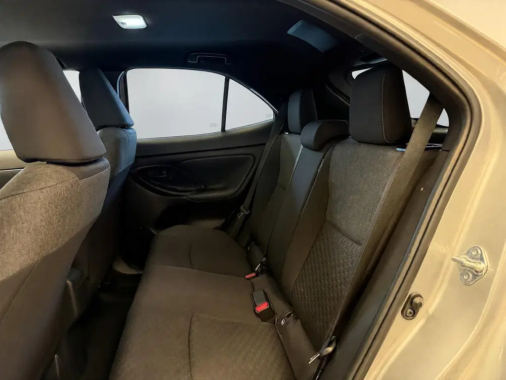 Toyota Yaris Cross 1.5 HYBRID DYNAMIC BITONE SILVERLINE GARA uit 2025, foto 14