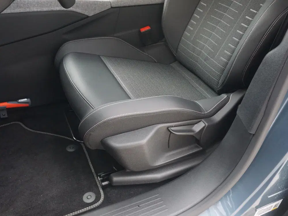 Peugeot 5008 1.2 Hybrid 136 Allure 7p 7-Persoons uit 2024, foto 8