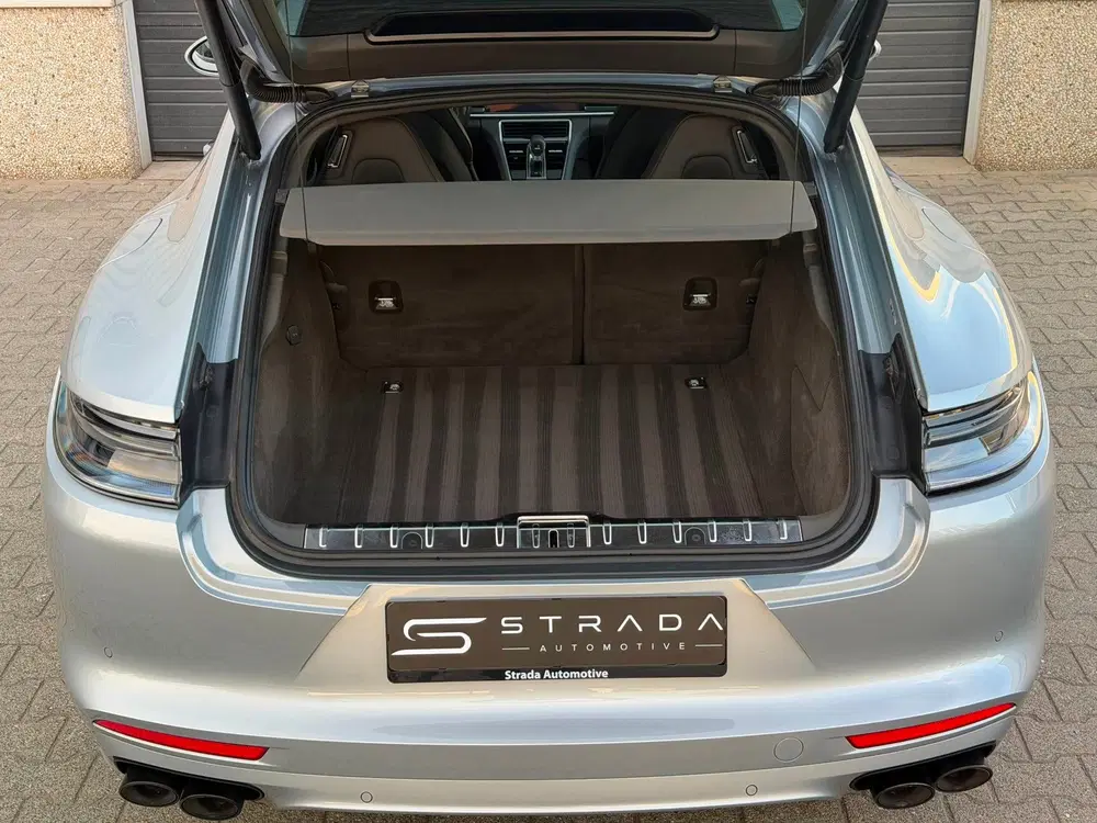 Porsche Panamera 4 E-Hybrid Platinum Edition uit 2023, foto 11