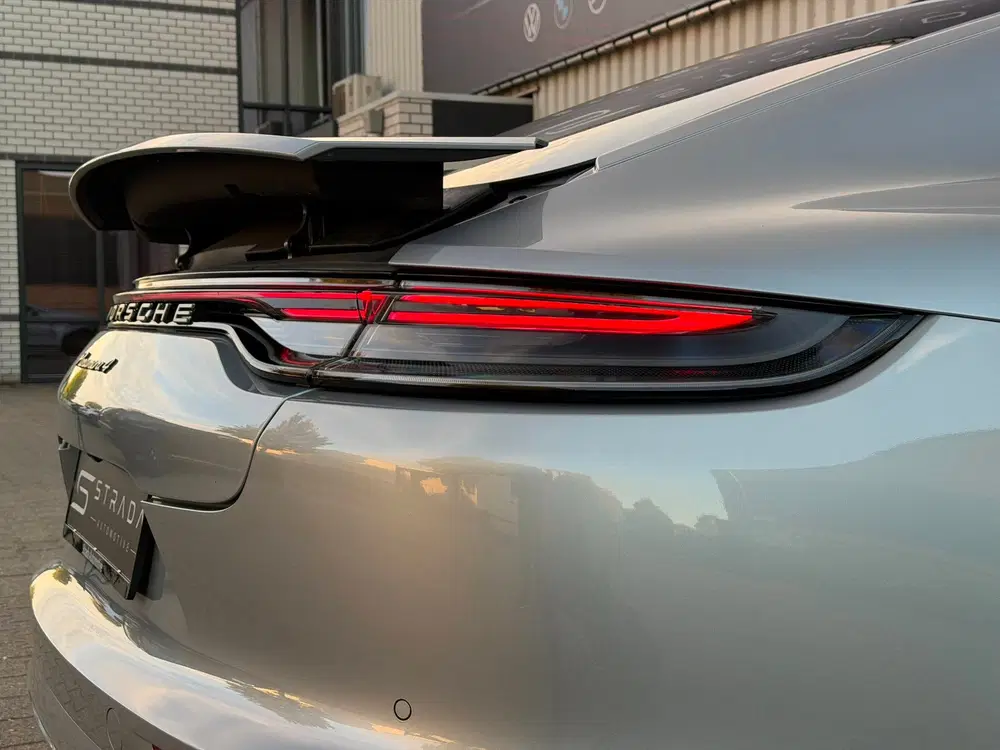 Porsche Panamera 4 E-Hybrid Platinum Edition uit 2023, foto 13