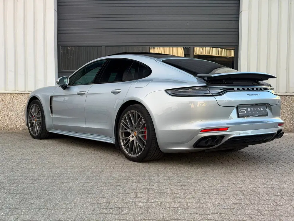 Porsche Panamera 4 E-Hybrid Platinum Edition uit 2023, foto 4