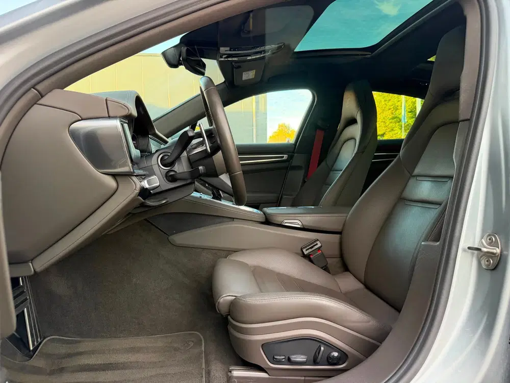 Porsche Panamera 4 E-Hybrid Platinum Edition uit 2023, foto 8
