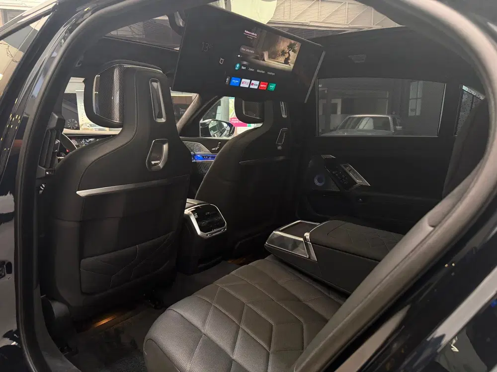 BMW 7-serie M760e xDrive M-Sport uit 2024, foto 15