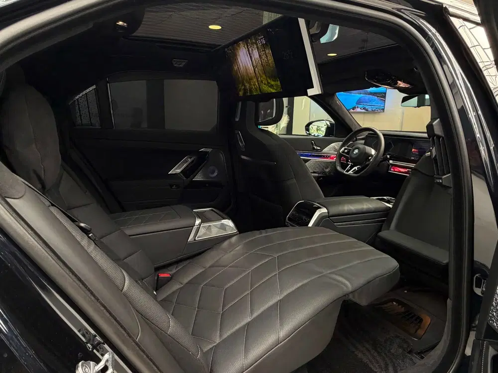 BMW 7-serie M760e xDrive M-Sport uit 2024, foto 2
