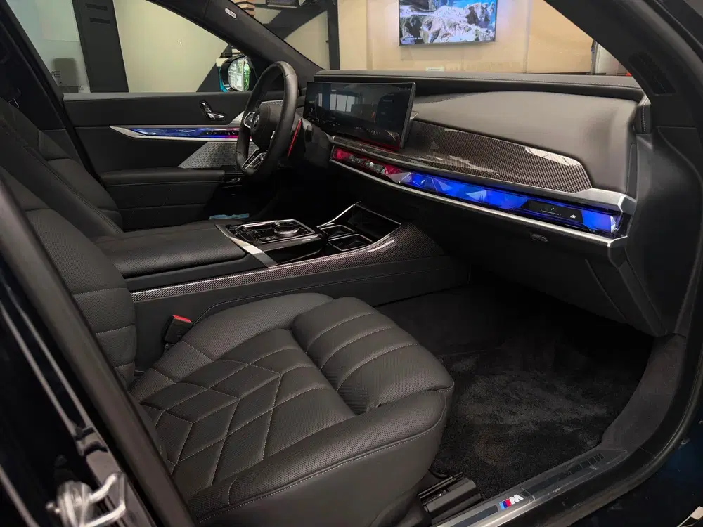 BMW 7-serie M760e xDrive M-Sport uit 2024, foto 7