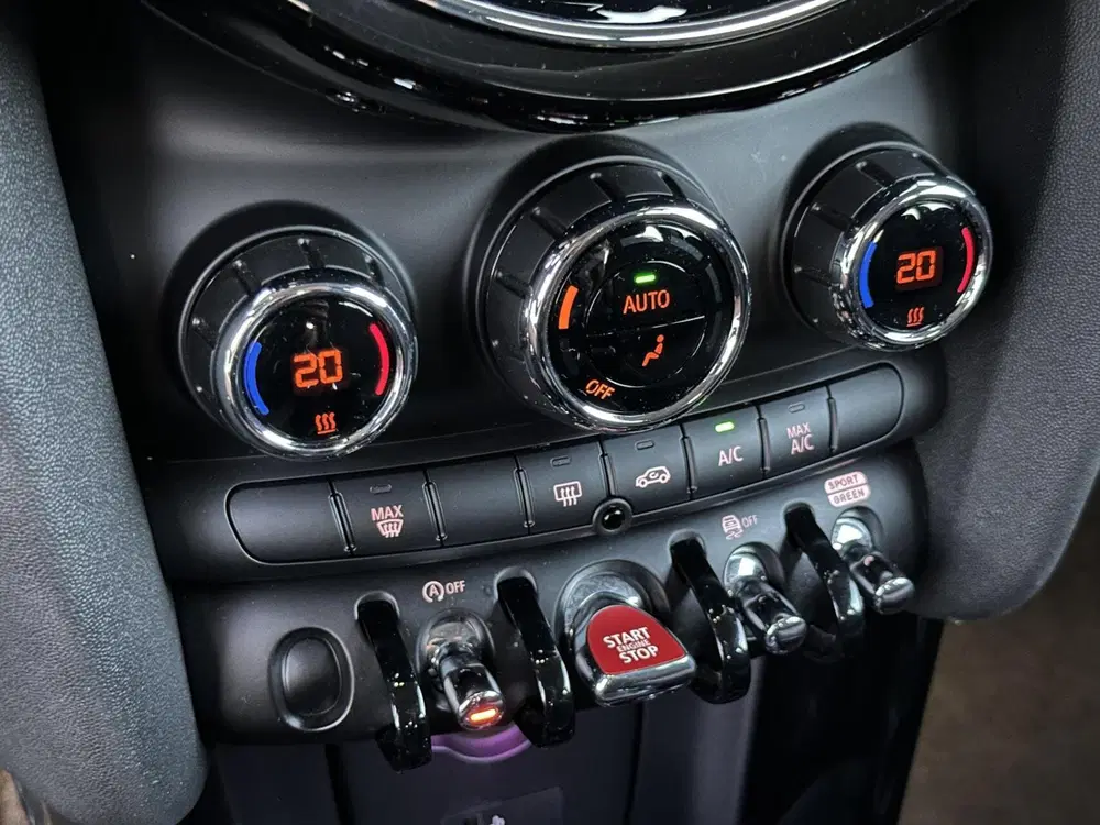 Mini Cooper 1.5 Cooper Essential uit 2023, foto 14